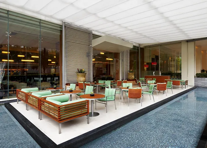 Courtyard By Marriott Hotel